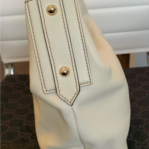 Authentic Gucci Cream Horsebit Hobo Bag - Picture 4 of 10